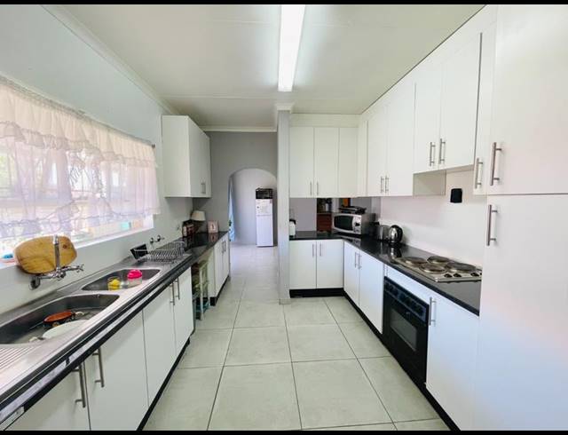 3 BEDROOM HOUSE FOR SALE IN RIDGEWAY